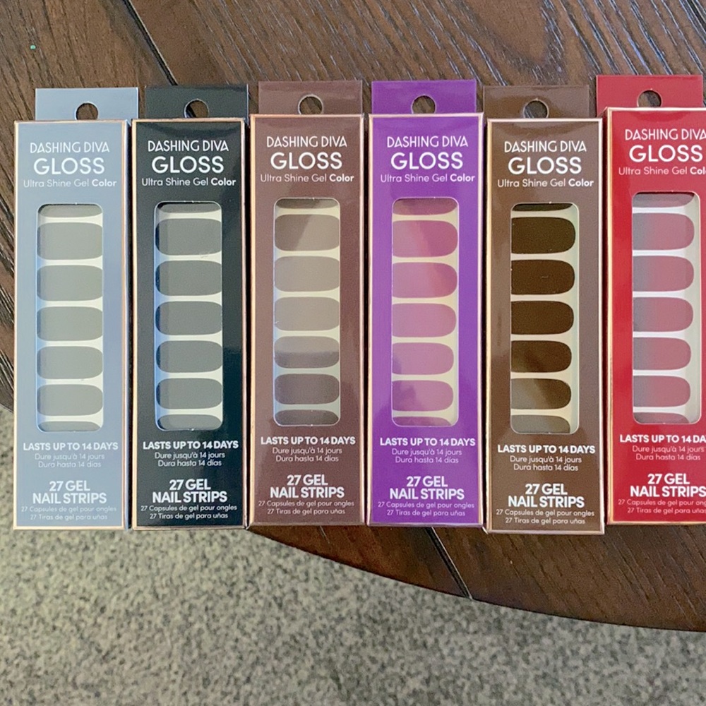 6 sets of gel dashing diva nail strips.